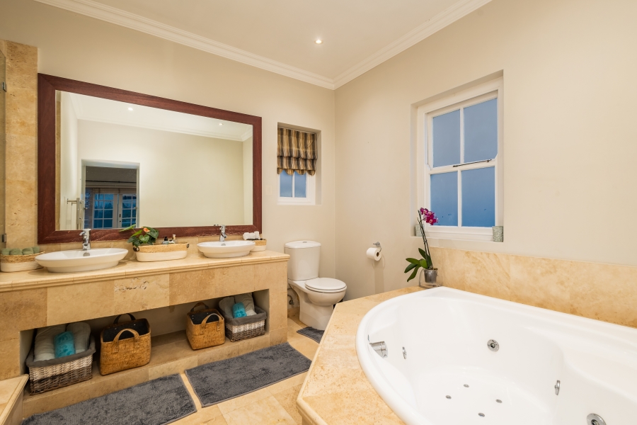 4 Bedroom Property for Sale in Schoongezicht Western Cape